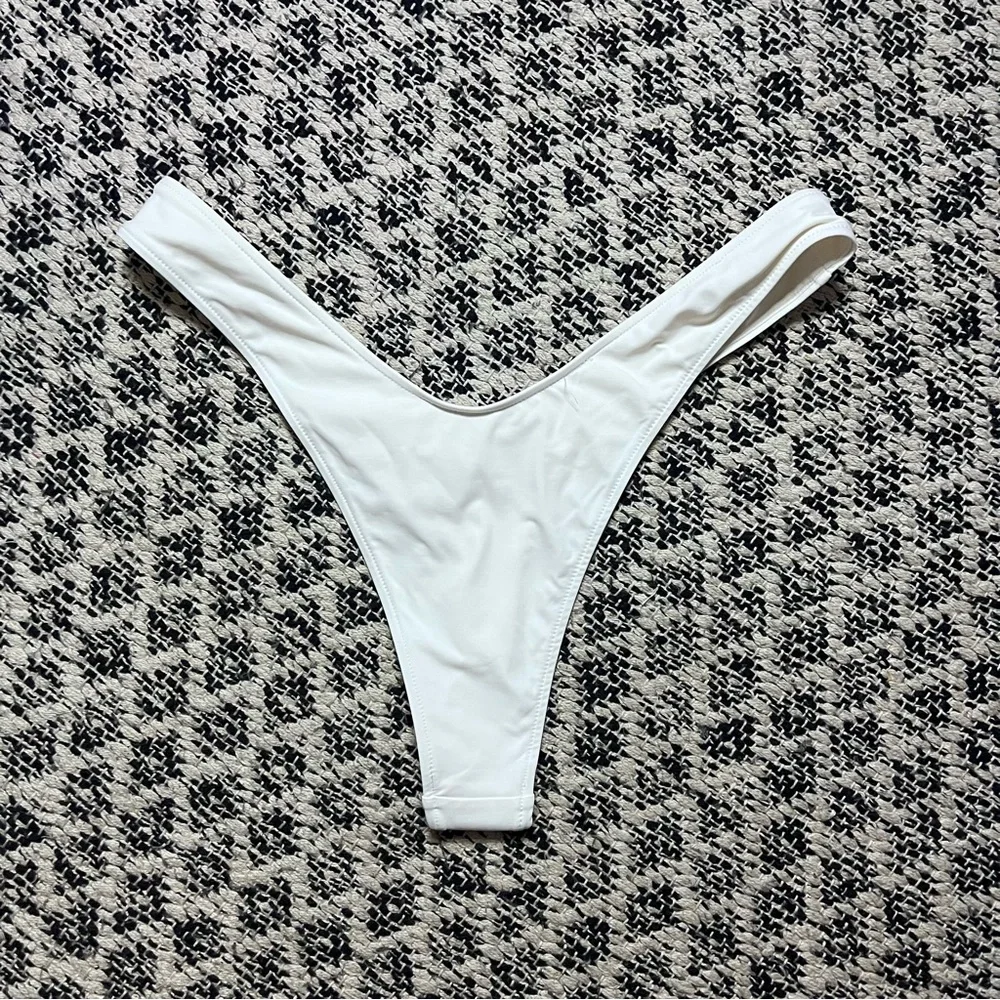 New Frankies Bikinis Full Moon Micro Bikini Bottom in White Size Large